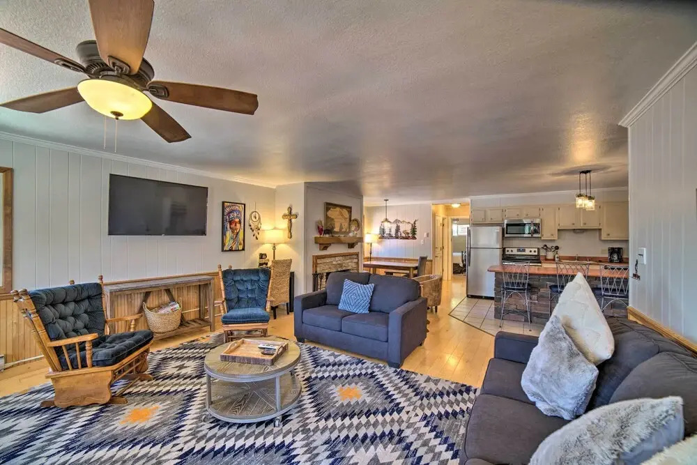 Walkable Location! Mtn-view Condo in Red River