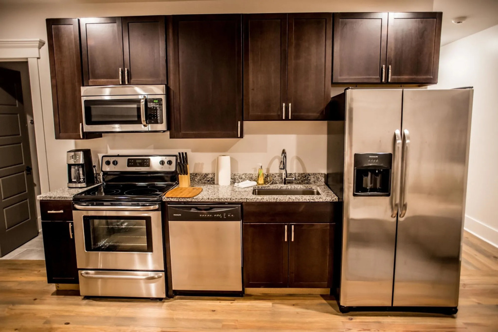 493 King Luxury Suites