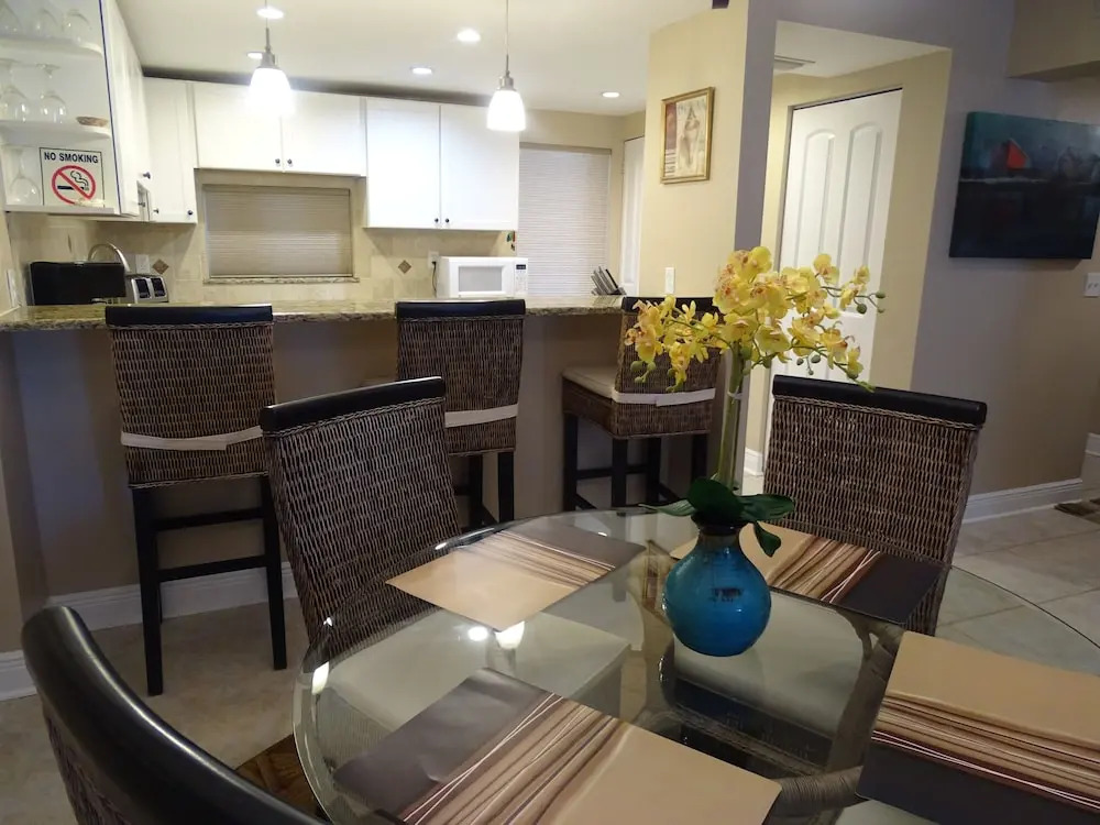 Bay Oaks E-82 2 Bedrooms 2 Bathrooms Apts