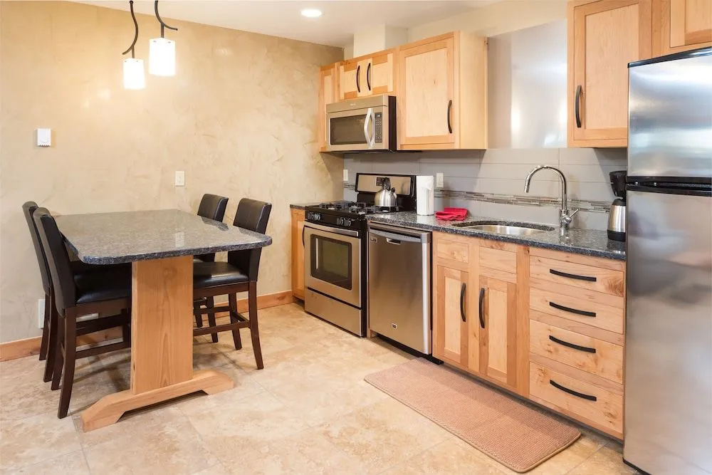 Wall Street Suites