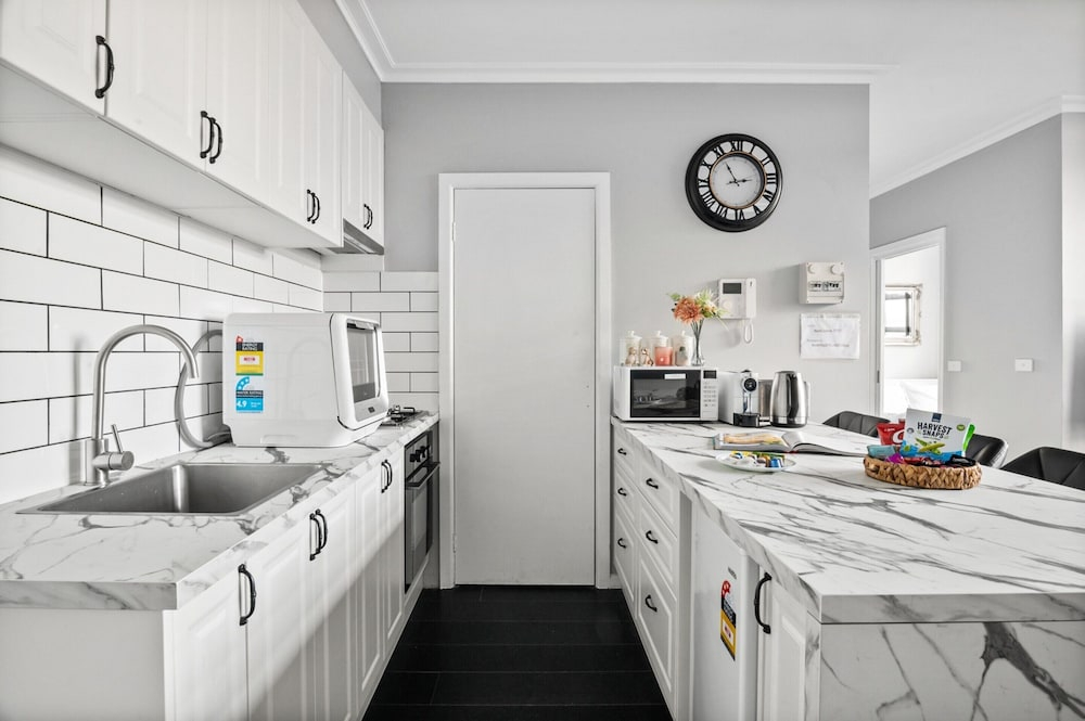 Central 3-bed Apartment in Vibrant Melbourne