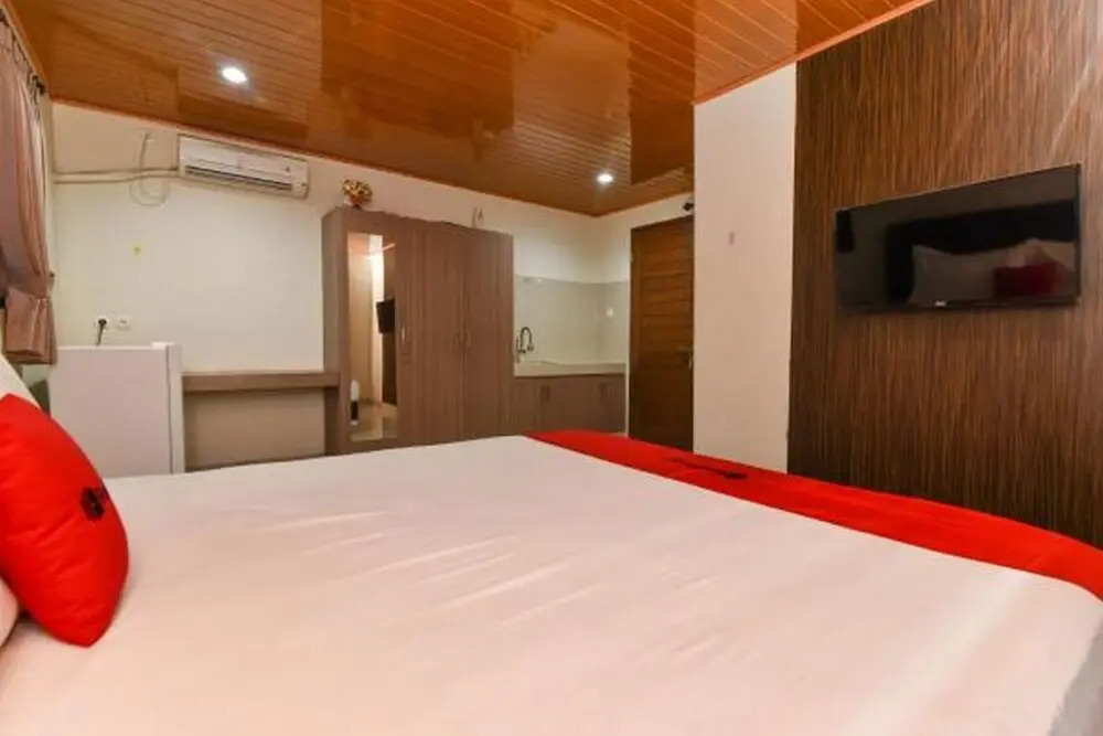 RedDoorz Near Lippo Plaza Sunset
