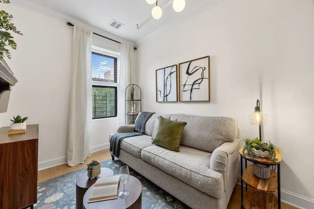 3 Bedroom Brownstone Near Subway & Columbia Uni