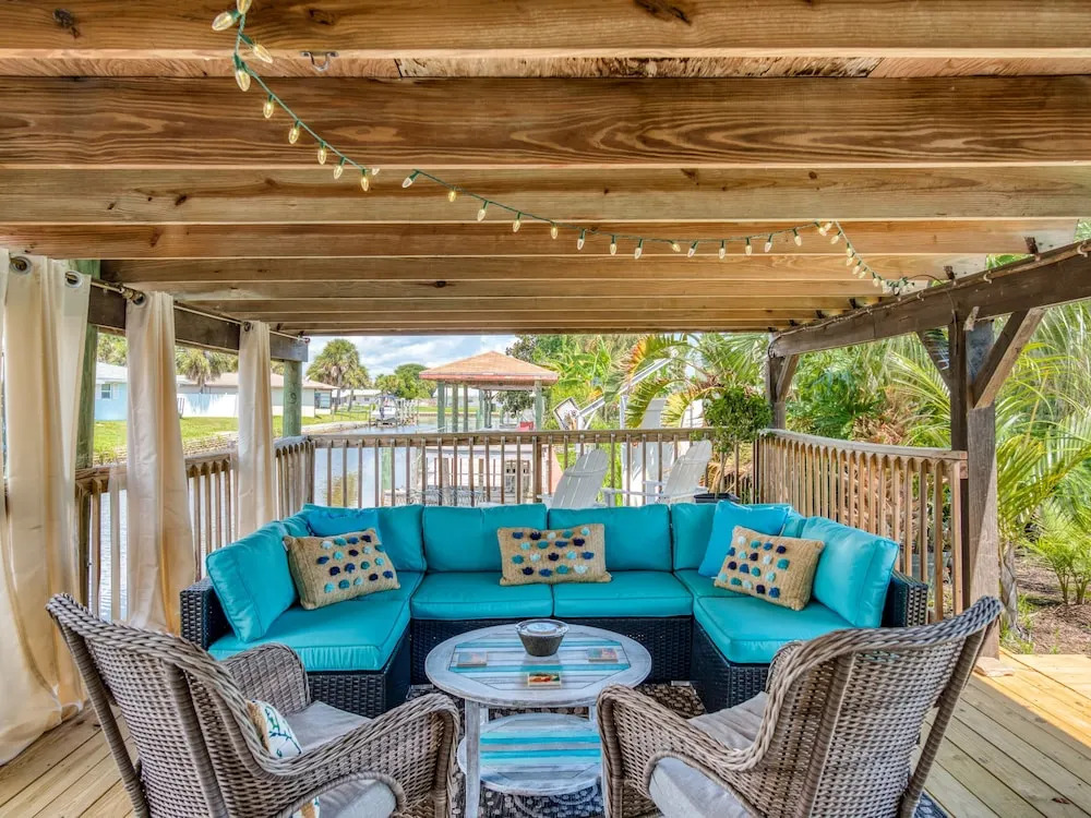Canalfront Dream Pool, Dock & 3 Blocks To Beach! 5 Bedroom Home