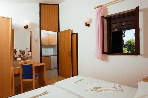 Lina Apartments