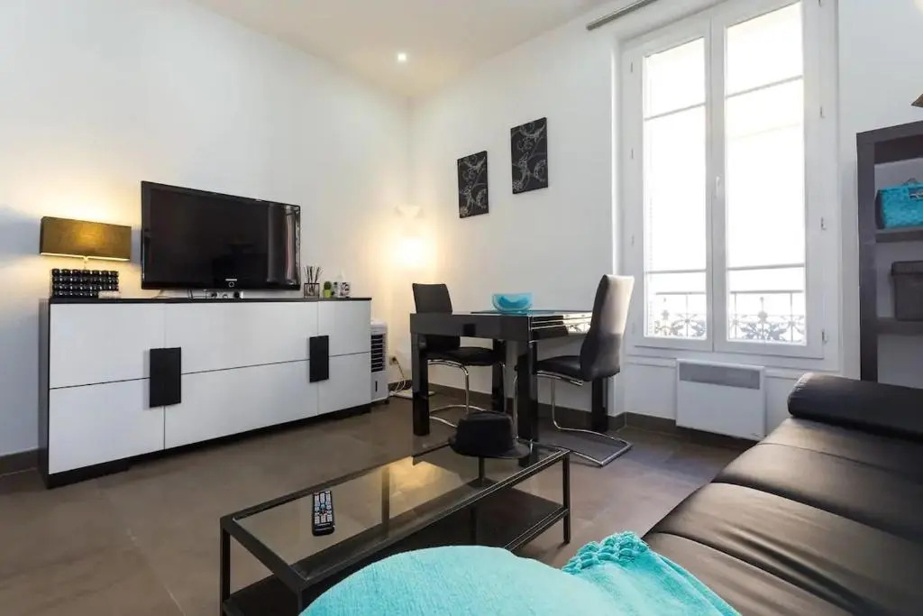 Feel Home - France 15