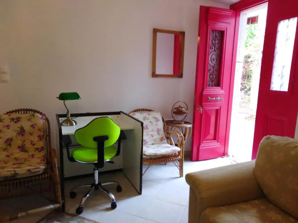 Epavli Sofia' s two Apartments in Horto, 30m from the sea