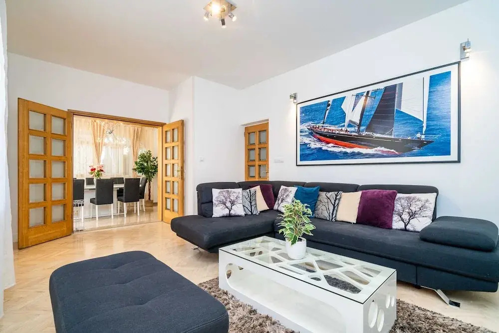 Holiday Home King