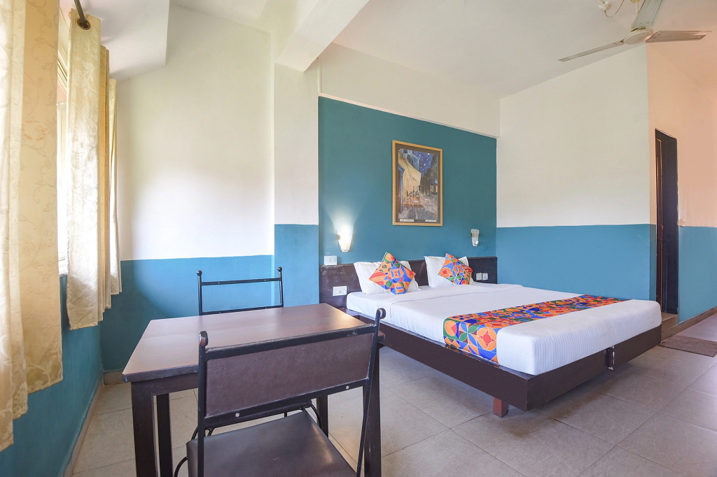 FabExpress Paradise Inn III
