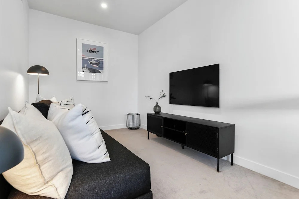 Sunny and Spacious in Wynyard Quarter