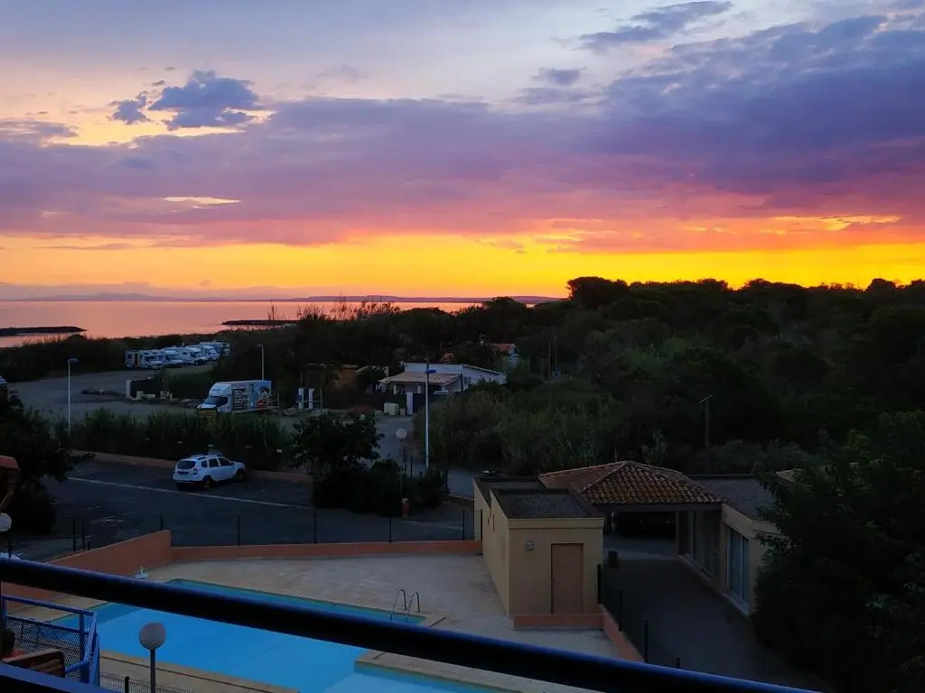 Appartement, vue sur mer, accés direct plage, piscine
