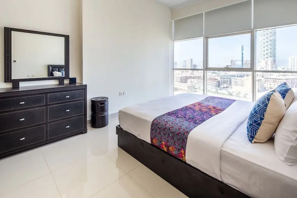 Premier 2BR Apartment in JVC Community - Sleeps 5!