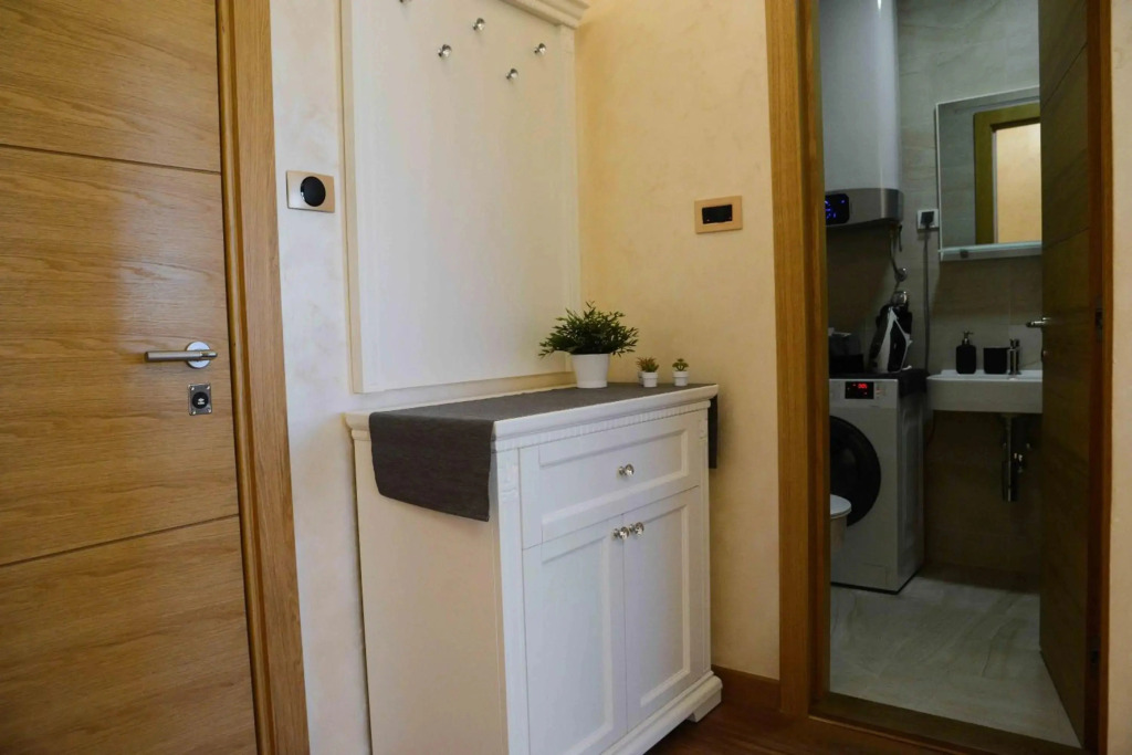 Tesla 70 Apartment