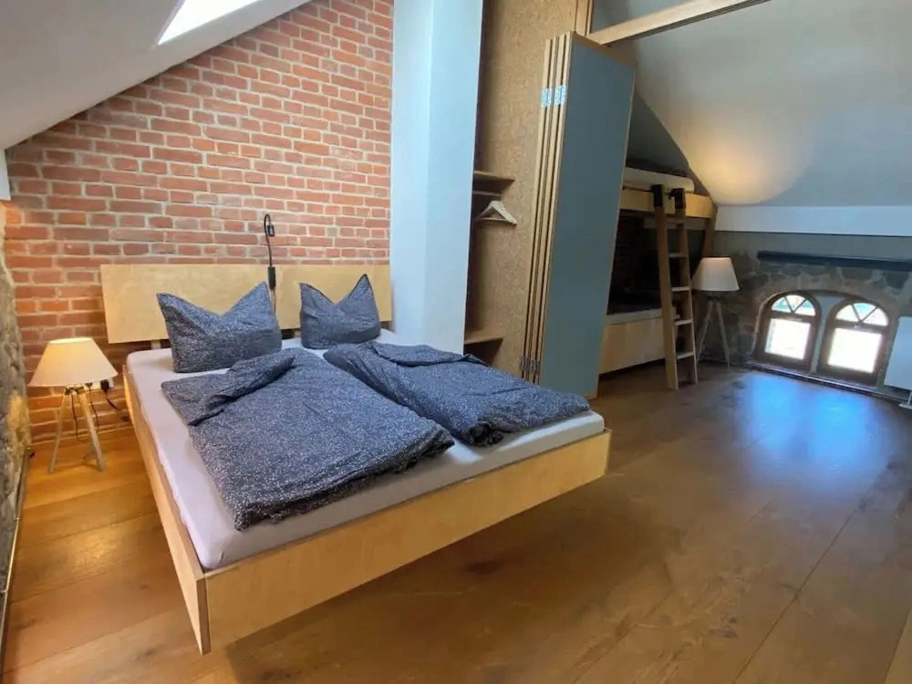 Wohnen auf 2 Etagen: Kamin, Terrasse, Fass-sauna, bis 10 Personen