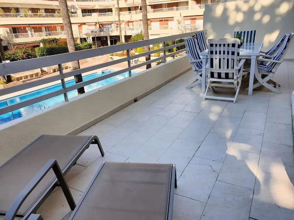 Spacious 3 Bedroom 2nd Line Beach Apartment Marbella Center