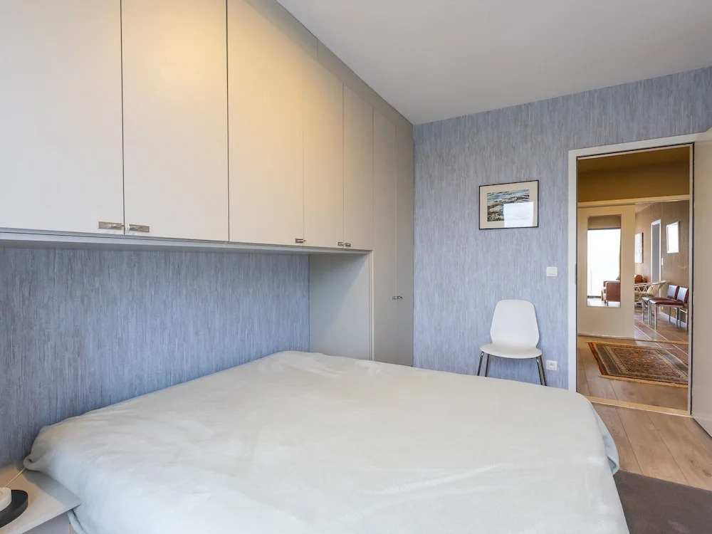 Cozy 1-Bedroom Apartment with Sea View