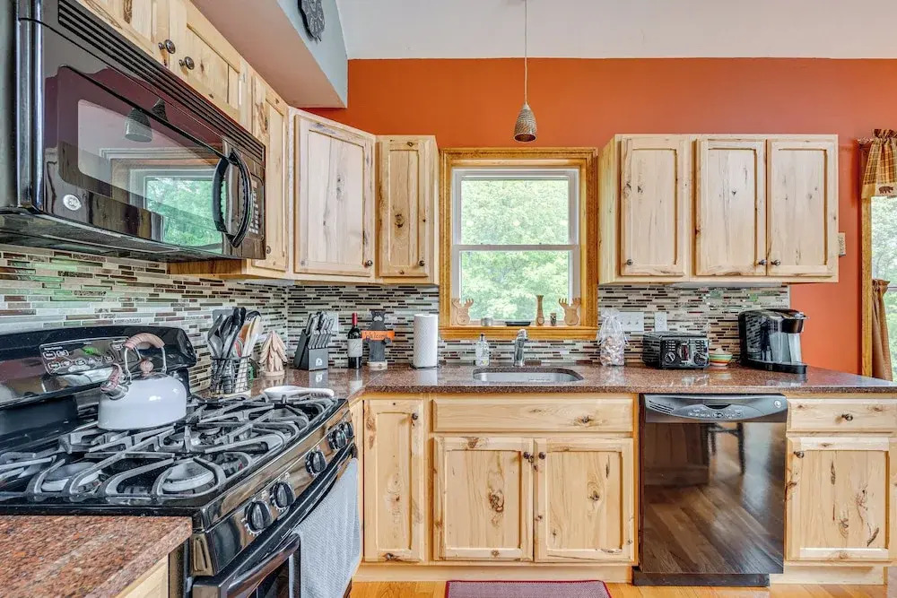 Ski, Hike & Fish: Chalet w/ Hot Tub in Conway