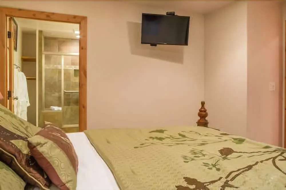 LongBranch #116 - 2 Br Condo