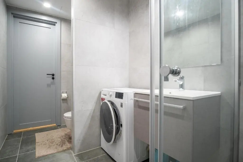 Dream Stay - Brand New Apartment with Balcony & Free Parking