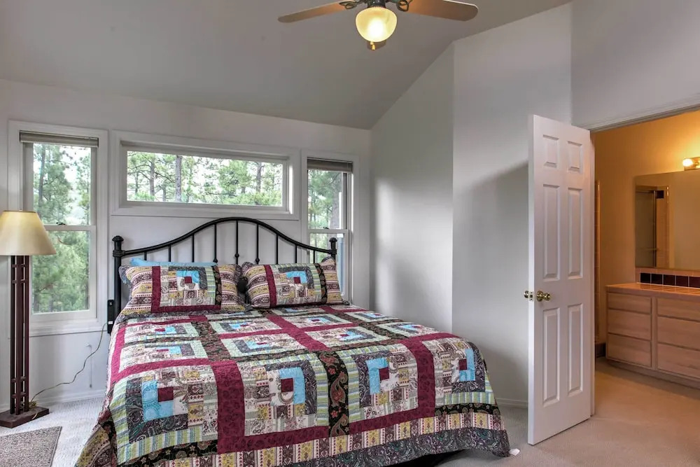 Spacious Hideaway in Ruidoso w/ Multi-level Deck!