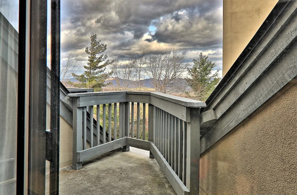 Mg 3e03 - Location! Location! 1br/1ba Steps To Mountain