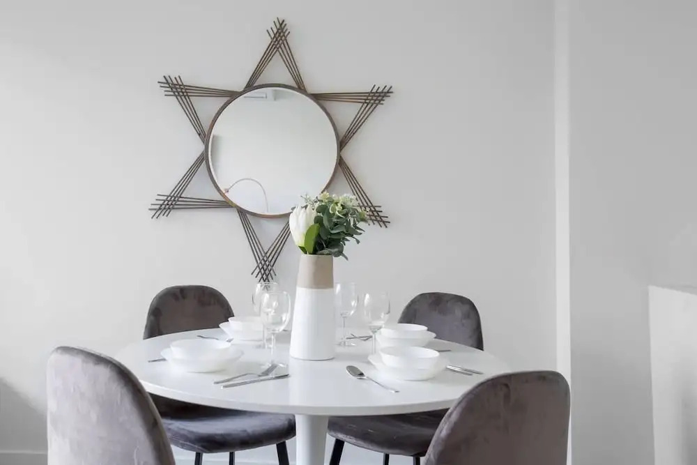 Designer Warm Home@mooneeponds+parking/wifi
