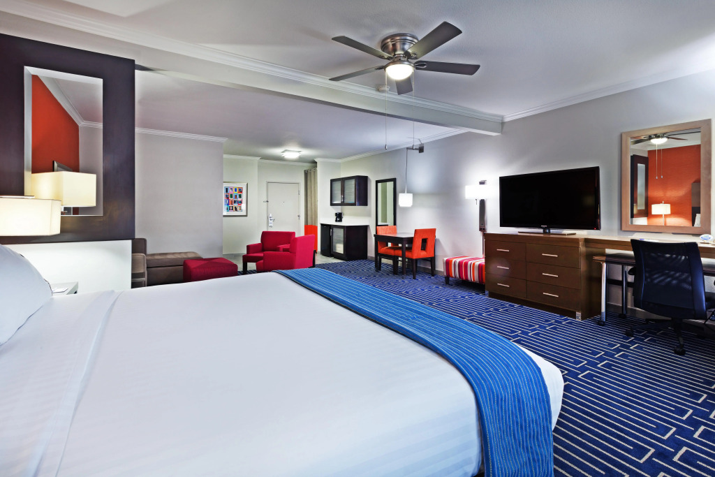 Holiday Inn Express & Suites Houston East by IHG