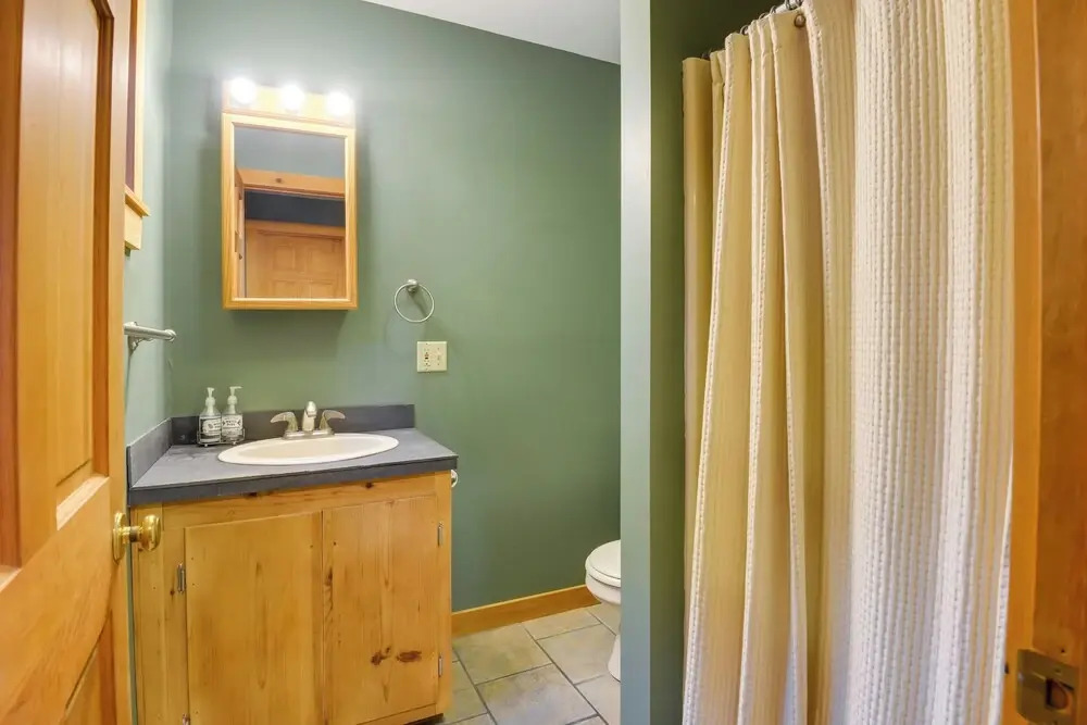 Charming Putney Home: Porch, Grill & Hiking Trails