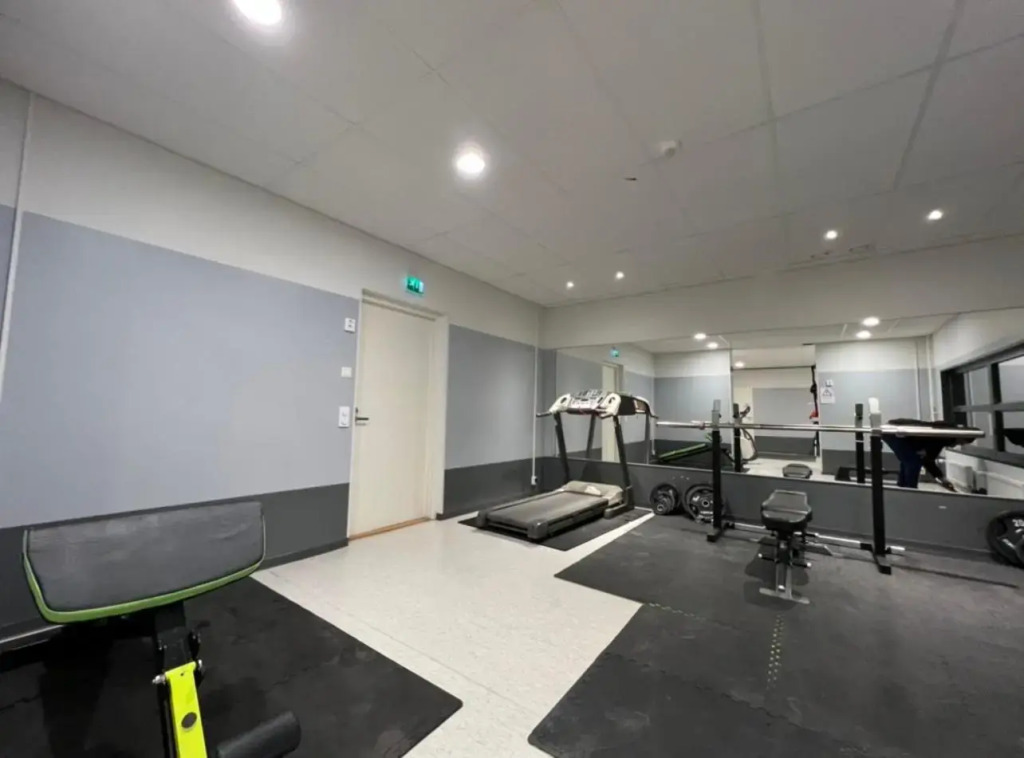 Suite - King Size Bed - Gym&Wifi - Indoor Parking