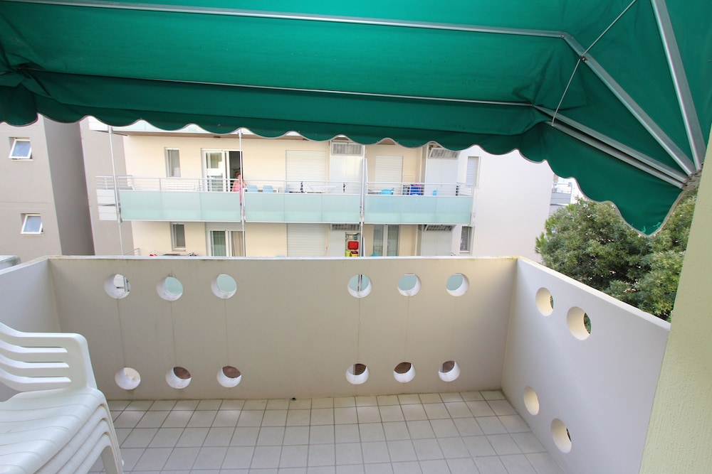 Comfy Flat by the Beach