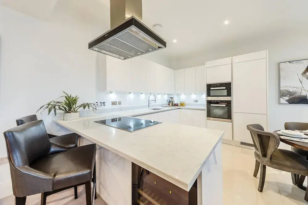 2 Bed Apartment 1st Floor- Gated Riverside Luxury