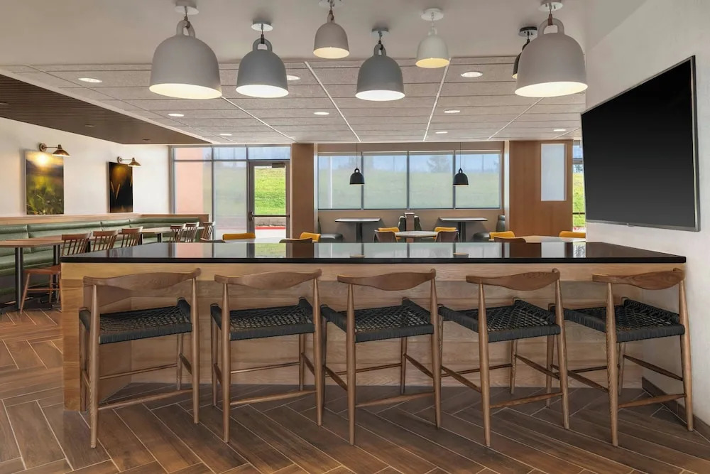 Fairfield Inn & Suites Kansas City at The Legends