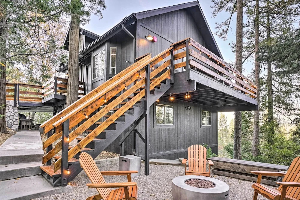 Luxe Lake Arrowhead Getaway w/ Treetop Views!