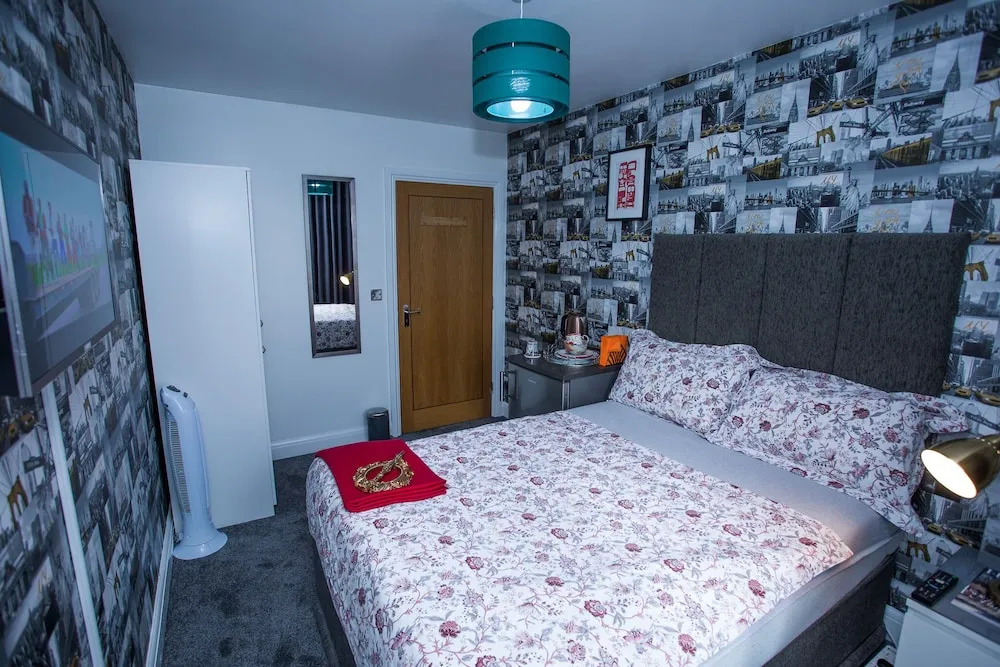 Remarkable 2-bed Apartment With Sea View