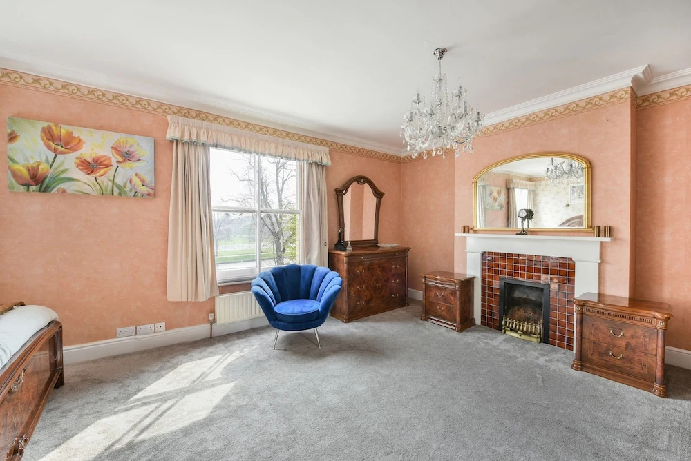 Melrose Lodge 4-bedroom house 1-bed flat