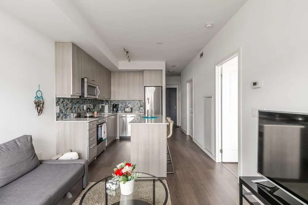Stylish 1BR Condo Trendy King East