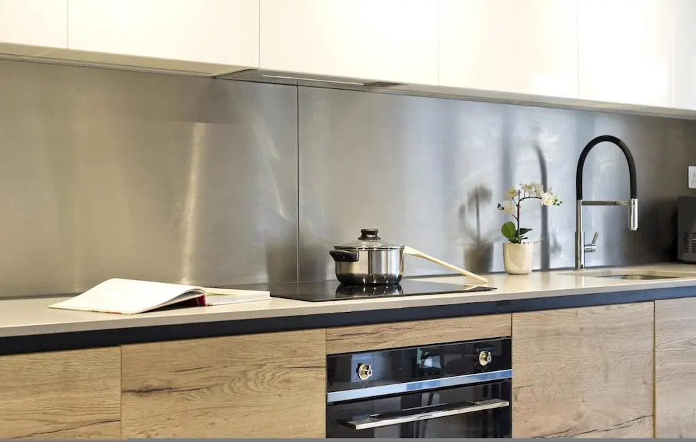 Luxury one bedroom Greenwich studio apartment near Canary Wharf by UnderTheDoormat