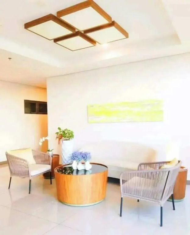 1br condo at mactan near the baech