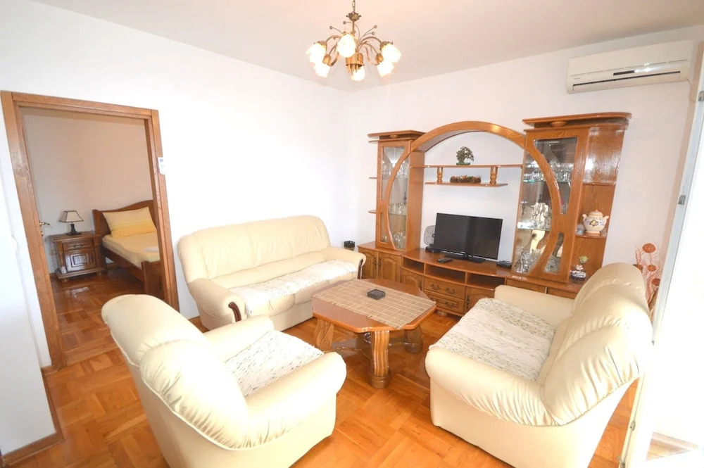 Seafront Apartment Bijela