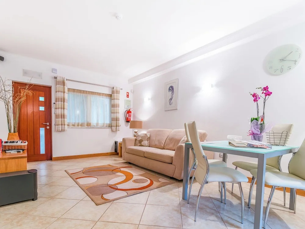 Luxurious Apartment in Lagos with Swimming Pool & Hot Tub