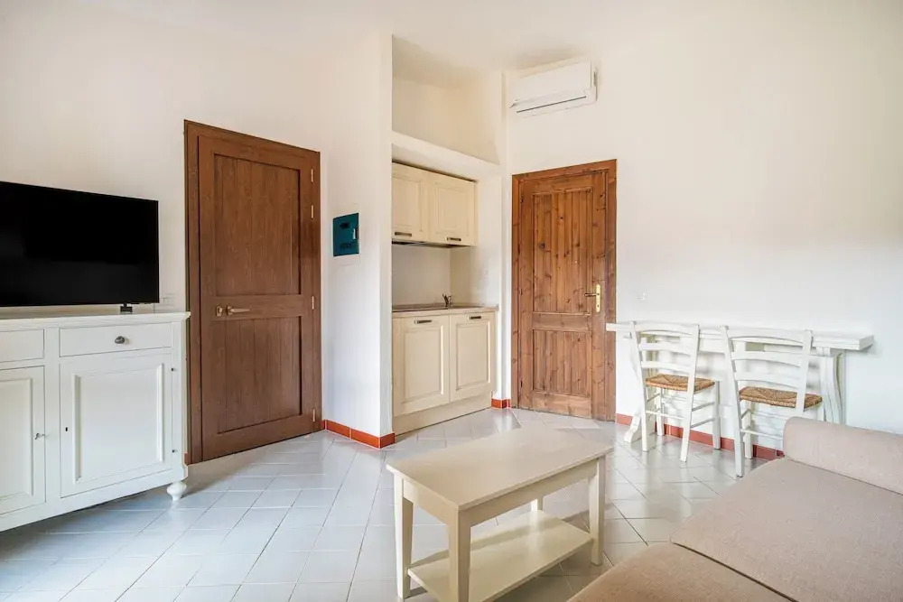 Aparthotel in Costa Serena just 700 mt from the sea