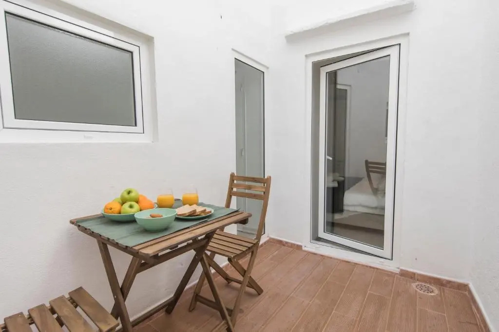 Principe Real Elegant flat with terrace
