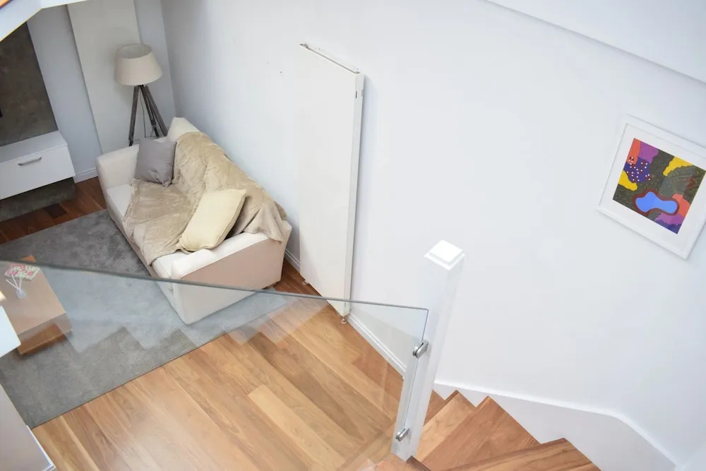 1 Bedroom Flat With Skylight In Angel