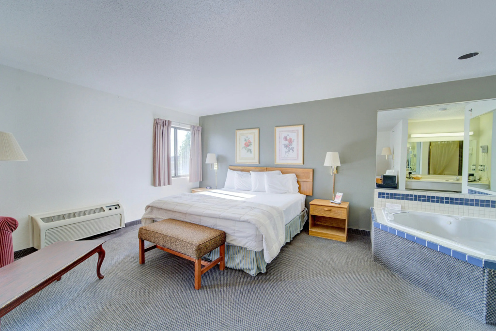 Capital O Amerihost Inn and Suites Fulton Hwy 54 MO