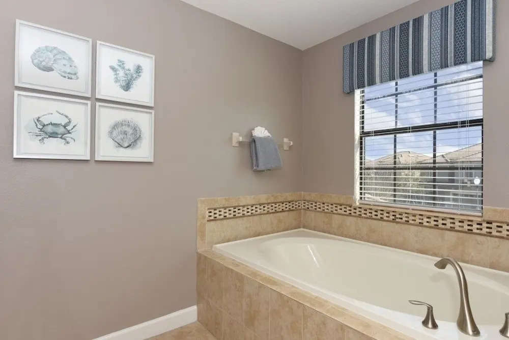 Champions Gate Near Disney Privacy In Back! 6 Bedroom Home by RedAwning