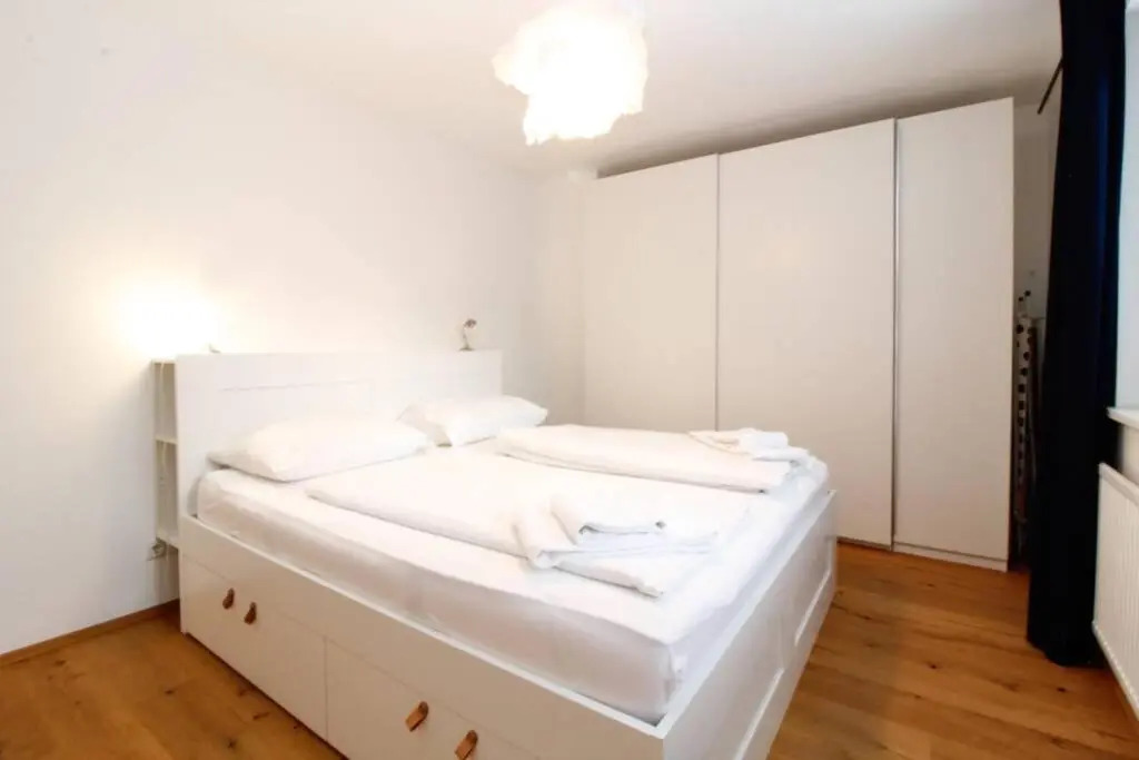 MODERN spacious, 2 BEDROOM, FREE PARKING
