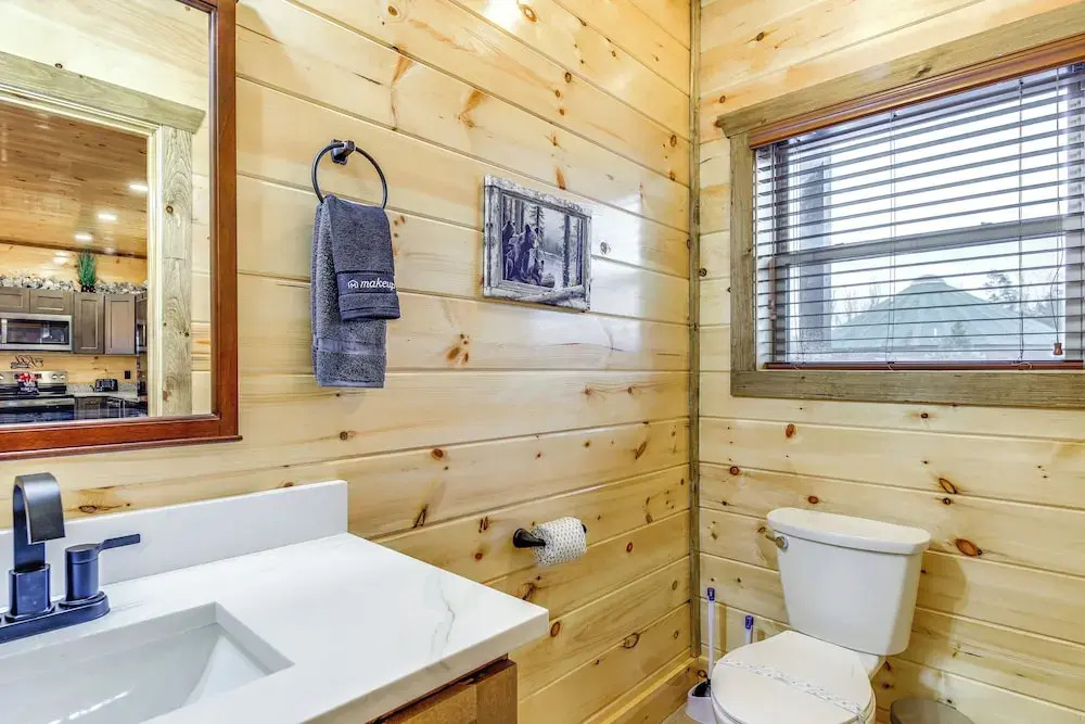 Hot Tub & Spectacular Views: Sevierville Cabin
