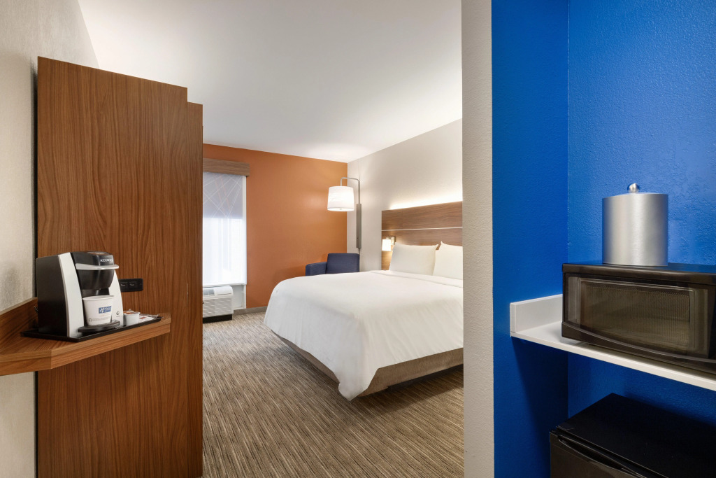 Holiday Inn Express Hotel & Suites Opelika Auburn by IHG