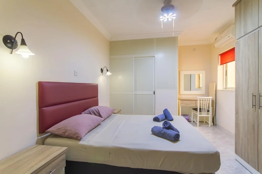 Pool and Sea, charming Merill Apart 3