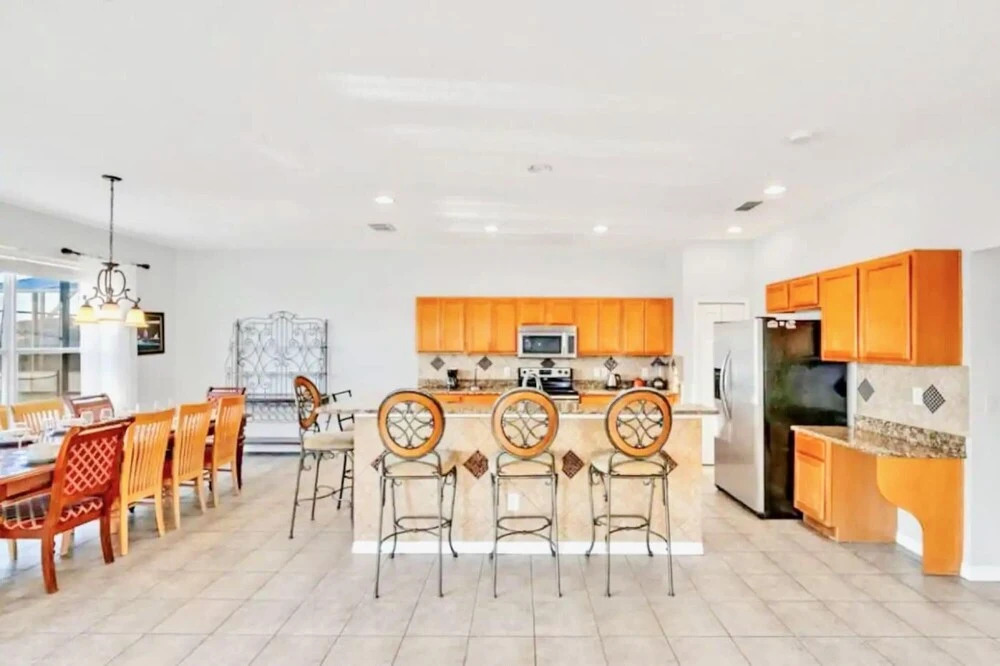 7BR Family Home - w Pool Hot tub - Near Disney